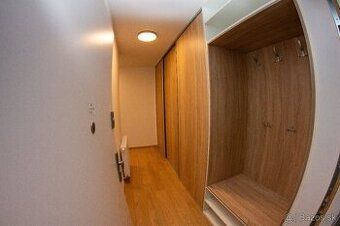 Ponúkame na prenájom 1-izbový byt s výmerou 36m2. Byt je vho