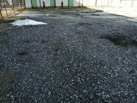 Prenajmeme pozemok so spevnenou plochou do 200 m2, štrk a be