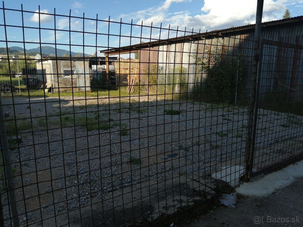 Ponúkame na prenájom skladové priestory, oplotený pozemok s 