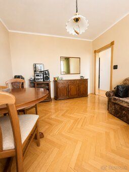 Ponúkame na predaj priestranný 3-izbový byt s výmerou 76 m²,
