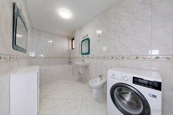 BOND Reality Vám exkluzívne ponúka na predaj samostatne stoj