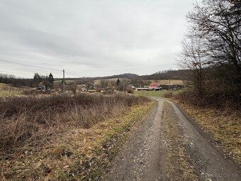 Sprzedam działkę w miejscowości Lipovany o powierzchni 1124 m²,