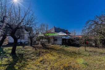 Ponúkame na predaj 2-podlažný rodinný dom s valbovou strecho