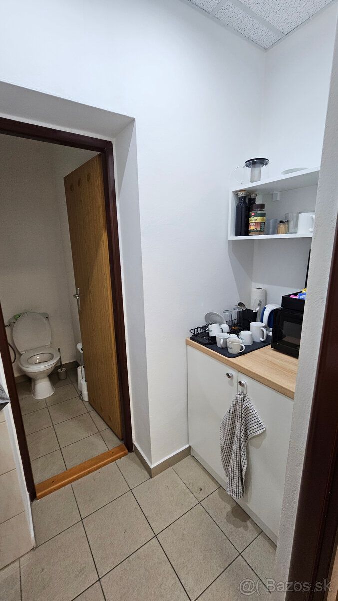 Ponúkame na prenájom dva susediace nebytové priestory s pria