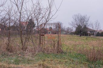 Na predaj velmi pekny, slnecny a rovinaty pozemok v atraktiv