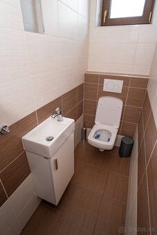 Oferujemy do wynajęcia przestronny 4-pokojowy apartament w
