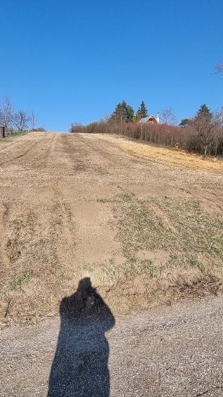 Ponúkam na predaj rekreačný pozemok vhodný na stavbu záhradn