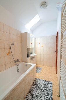 Ponúkam na predaj samostatne stojaci 3-izbový bungalov v tic