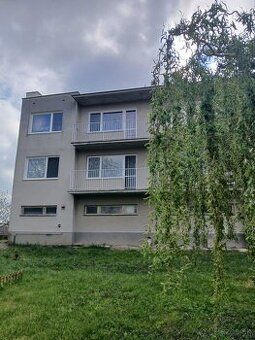 Ponúkame pekný, veľký slnečný 3 izbový byt s 2 balkónmi v Br