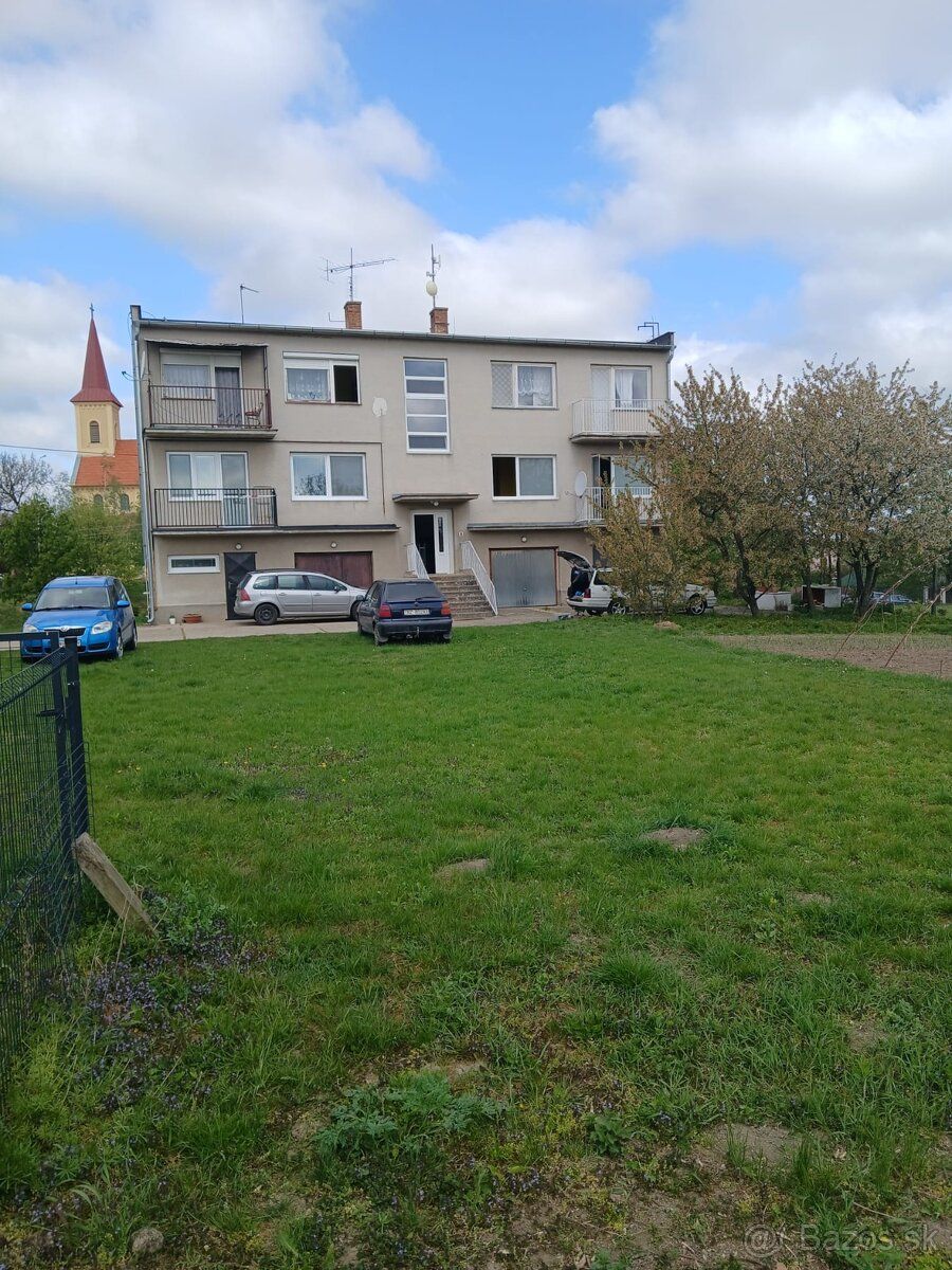 Ponúkame pekný, veľký slnečný 3 izbový byt s 2 balkónmi v Br