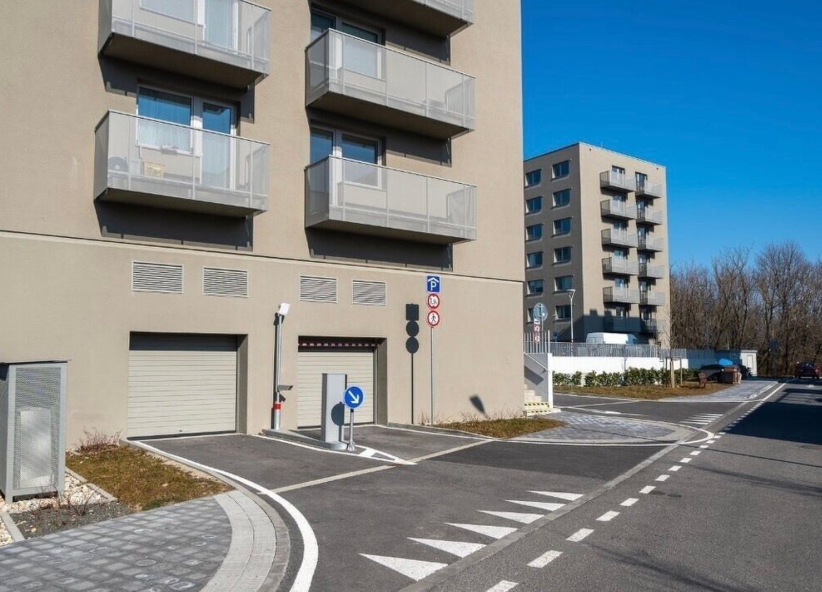 Ponúkame Vám na predaj vnútorné garážové parkovacie státie v