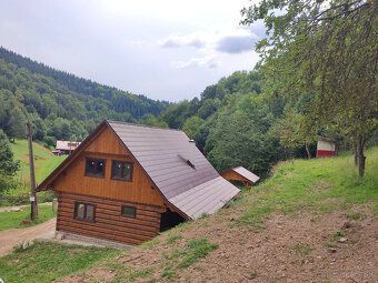 Ponúkame na predaj KVALITNE postavený rodinný dom / chatu / 
