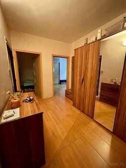 Ponukam na prenajom 2(670euro+energie a 3 izbovy byt(750+Ene