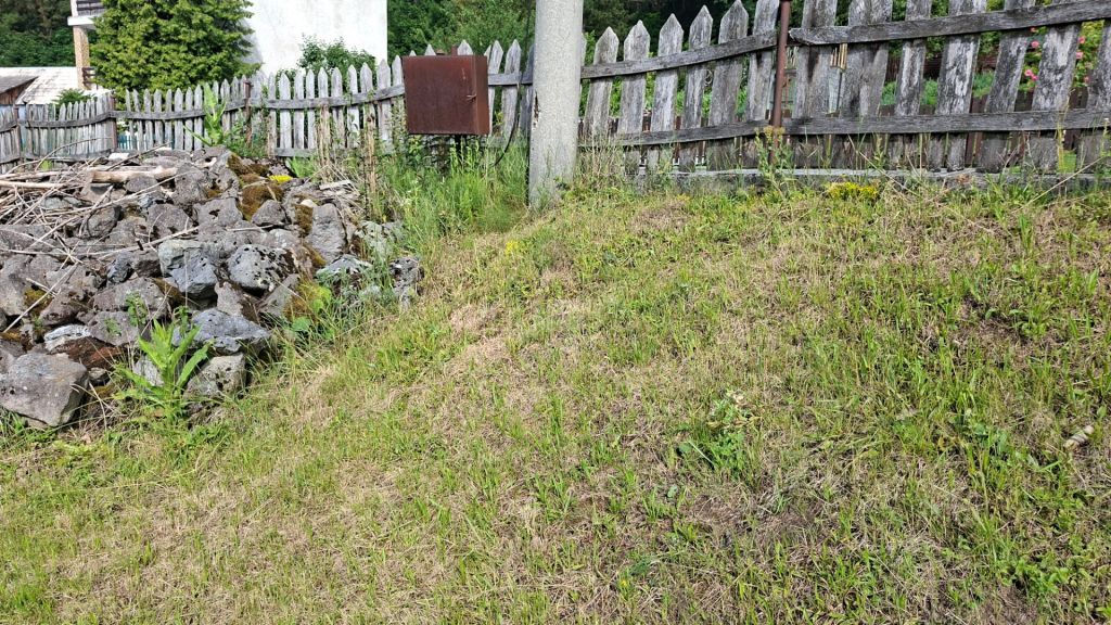 Ponúkame na predaj stavebný pozemok pre rodinný dom v obci S