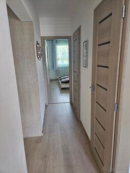 Ponúkam na prenájom zariadený 3-izbový byt s výmerou 72 m², 
