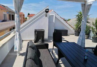 Kamenná vila 50m od pláže se střešní terasou – Privlaka Cena