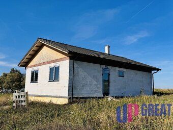 We offer for sale an unfinished 4-bedroom house in the village of Radimov, 