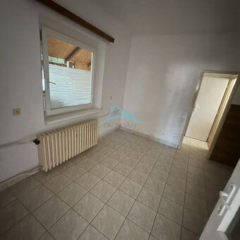 Prenájom čiastočne zrekonštruovaného domu (44 m2 a 90 m2) na