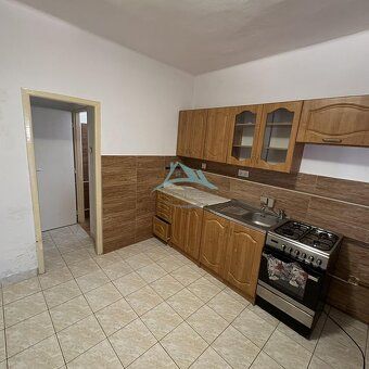 Prenájom čiastočne zrekonštruovaného domu (44 m2 a 90 m2) na