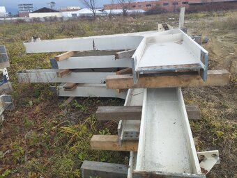 Oceľová hala 30x30 m (900 m²), výška 5m – 50t HE profilov + 