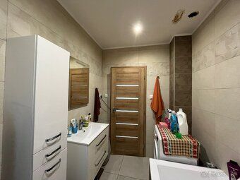 Ponúkame na prenájom moderný, zariadený 5 izbový rodinný dom