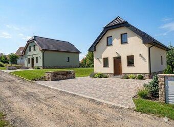 Ponúkam na predaj skolaudovaný 5 izbový podsklepený holodom 
