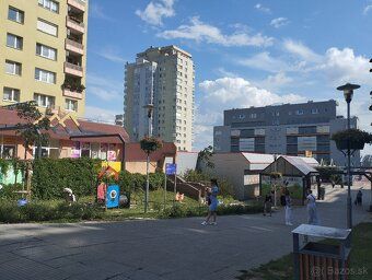 Ponúkam na prenájom 2 izbový menší byt (40) v Karlovej Vsi (