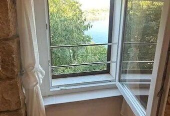 Kamenná oáza s panoramatickým výhledem na moře – Omišalj, Kr