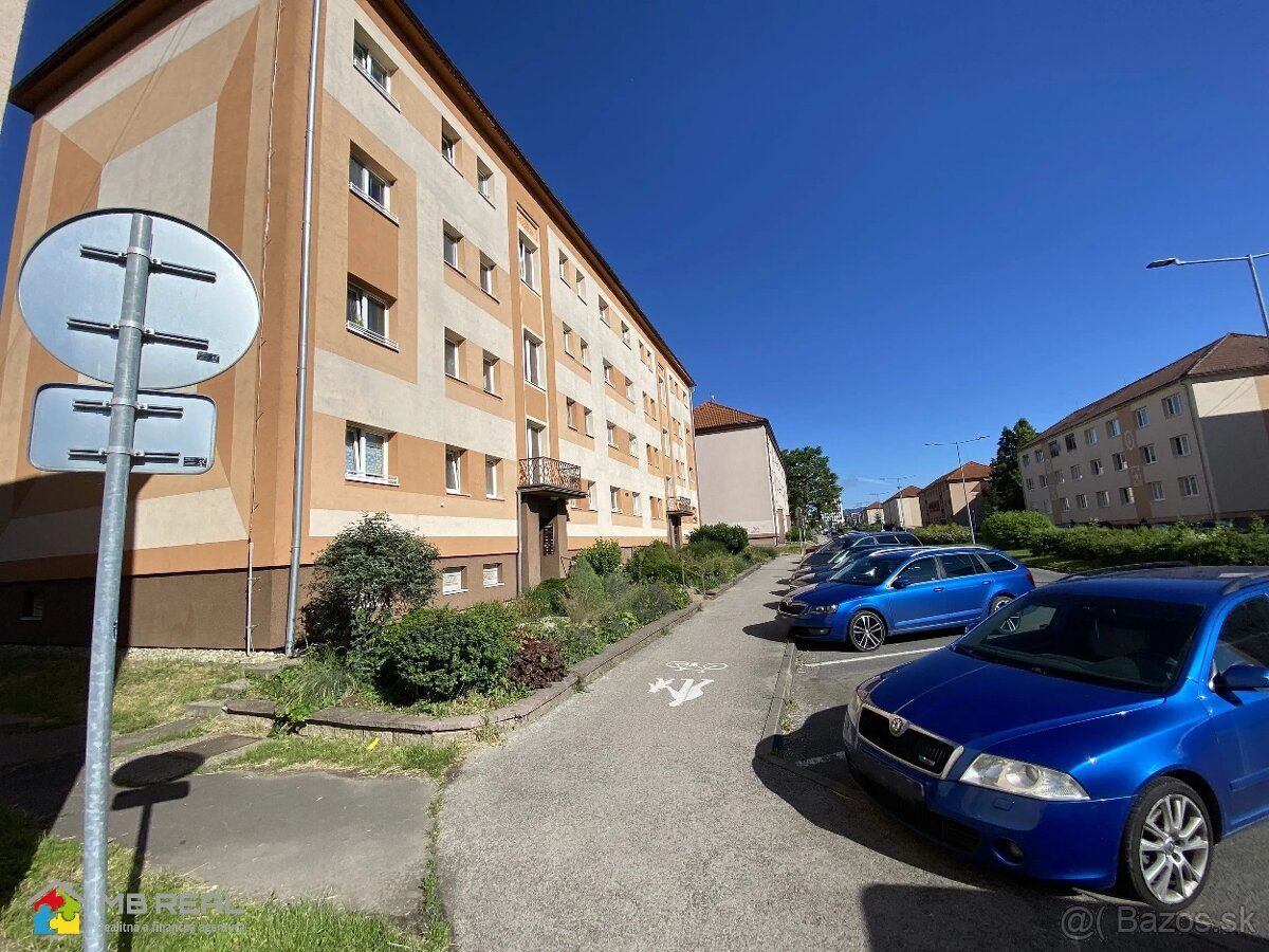 Ponúkam na predaj 2 izbový tehlový byt s lodžiou v Žiari nad