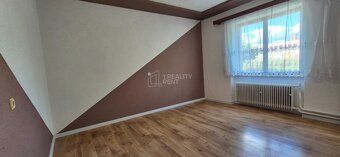 Ponúkame na predaj 3-izbový, čiastočne podpivničený rodinný 