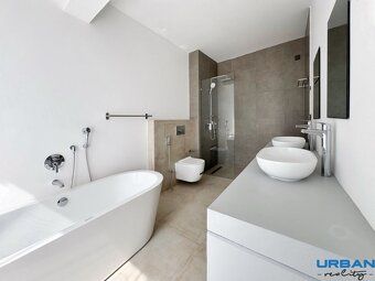Don't miss this exclusive opportunity to own a luxury villa in a prime coastal location on Zanzibar.
