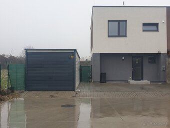 Rent 1 bed for 1 person in room for 2 persons, already occupied by one occupant.