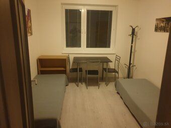 Rent 1 bed for 1 person in room for 2 persons, already occupied by one occupant.