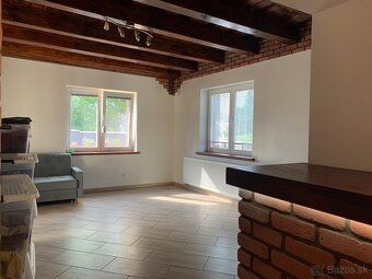 Total area is 424 m². The house was completely renovated in recent years.