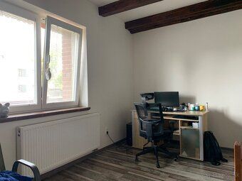 Total area is 424 m². The house was completely renovated in recent years.
