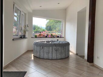 Total area is 424 m². The house was completely renovated in recent years.