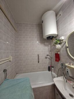 We offer you exclusively for sale a spacious 3-room apartment of