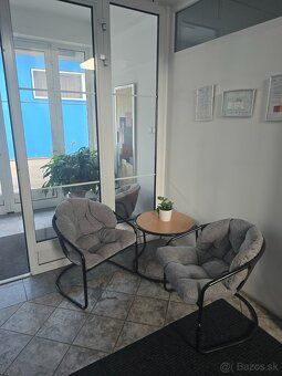 2 nice offices with good view in quiet area with possibility of parking for visitors.