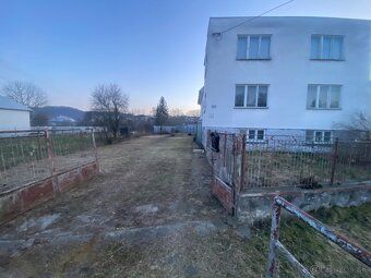 Ponúkam na predaj starší rodinný dom , situovaný v pokojnej 