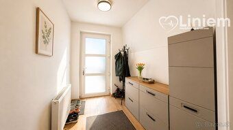 Looking for a modern, spacious and peaceful home with excellent accessibility to the center?