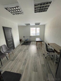 Ponúkam na prenájom administratívno skladové priestory s cel