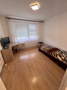 I offer for long-term rent a spacious 2-bedroom apartment in a popular location right in the center of Galanta.