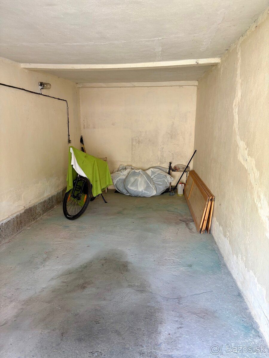 For sale garage in Dolný Smokovec - Pod Lesom of approx. 20 m² area