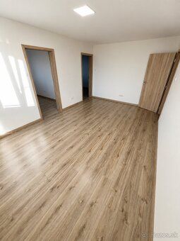 🏡 SPACIOUS 3-ROOM APARTMENT WITH BALCONY AFTER COMPLETE REFURBISHMENT - HANDLOVA