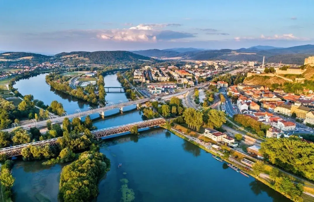 Spoločnosť Slovak Estate s.r.o. ponúka na predaj spoluvlastn
