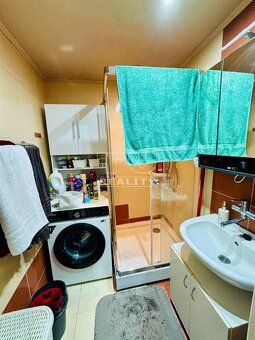 We offer for sale a 3 room apartment after partial reconstruction
