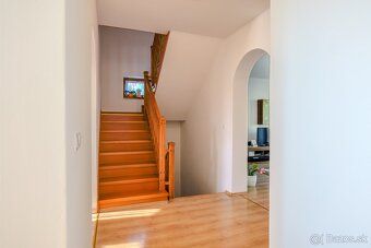 MGM offers you exclusively for sale a spacious family house,