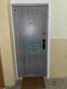 We offer for rent a stylish, timelessly renovated studio apartment