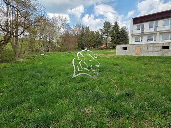 Dvojpodlažná viacúčelová budova so zastavanou plochou 400 m²