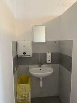 We offer for rent an unfurnished office space of 22 m² on the ground floor of a two-story…